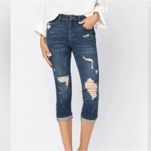 Judy Blue‎ Capri Fit Distressed Denim Capris